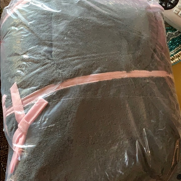 Bella il fiore spa wrap. US size 12 - 18. - Picture 2 of 3